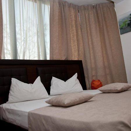 Hotel Metropol Piteşti Rom bilde
