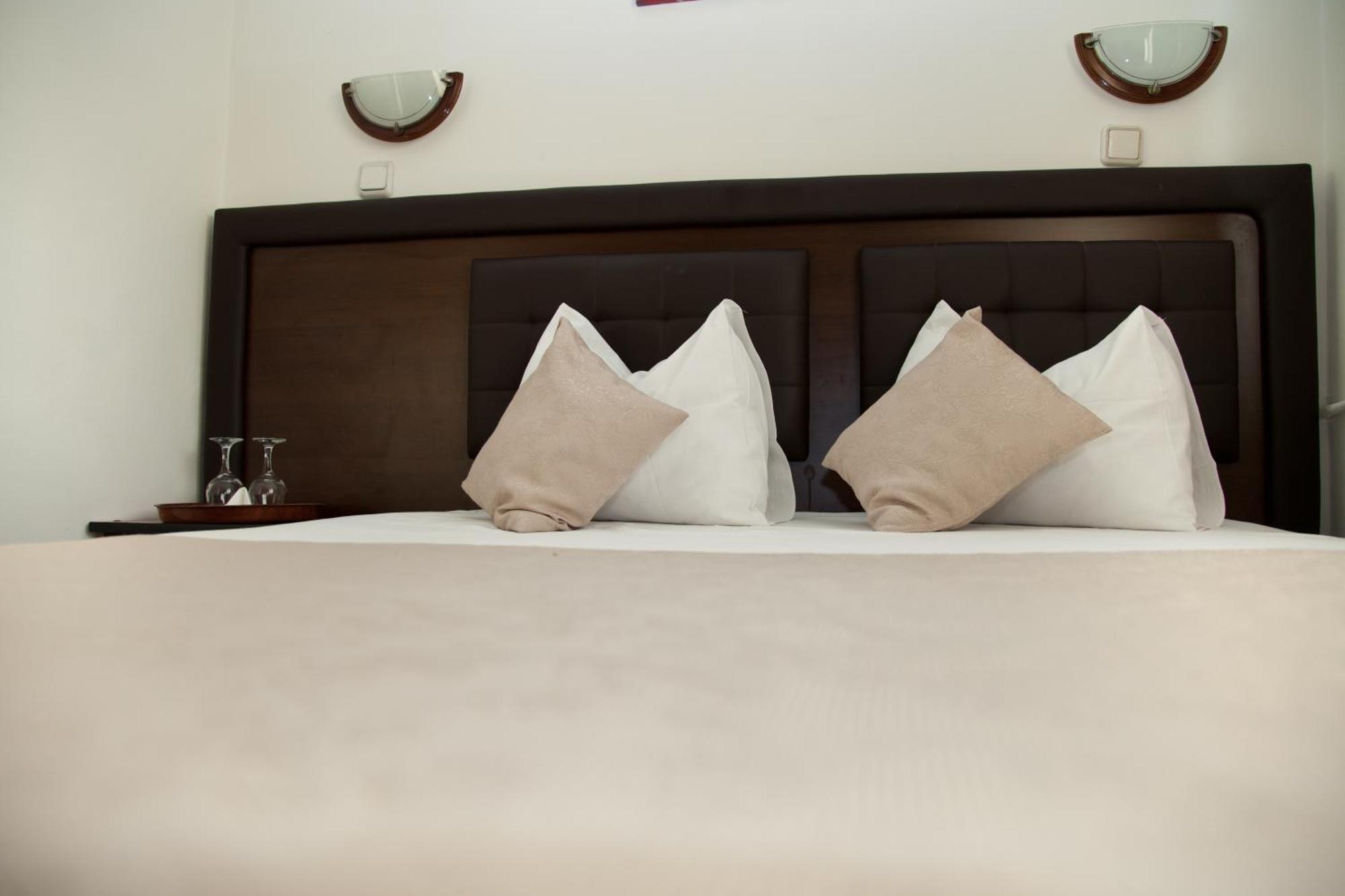 Hotel Metropol Piteşti Rom bilde