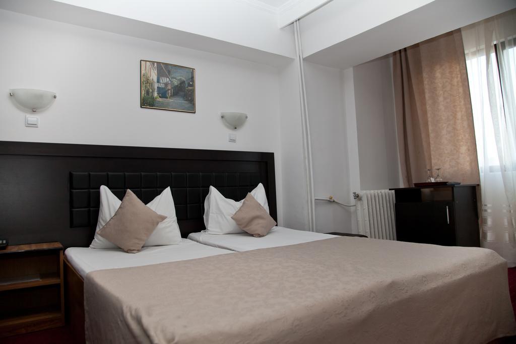 Hotel Metropol Piteşti Rom bilde