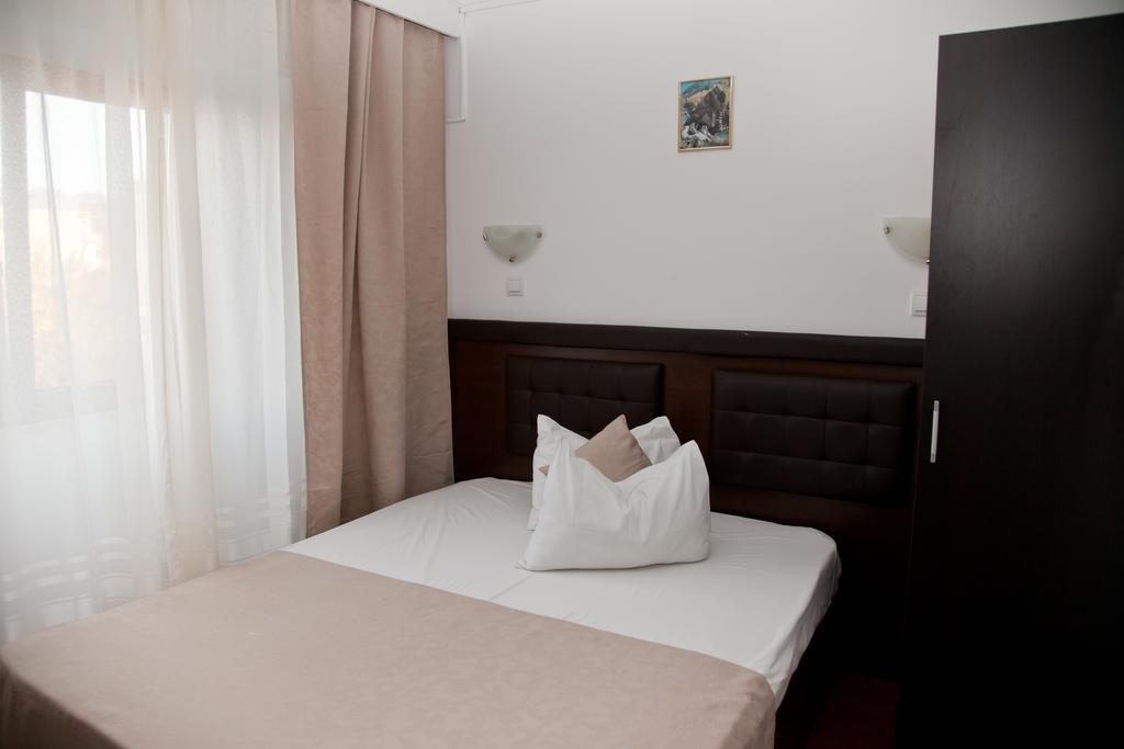 Hotel Metropol Piteşti Rom bilde