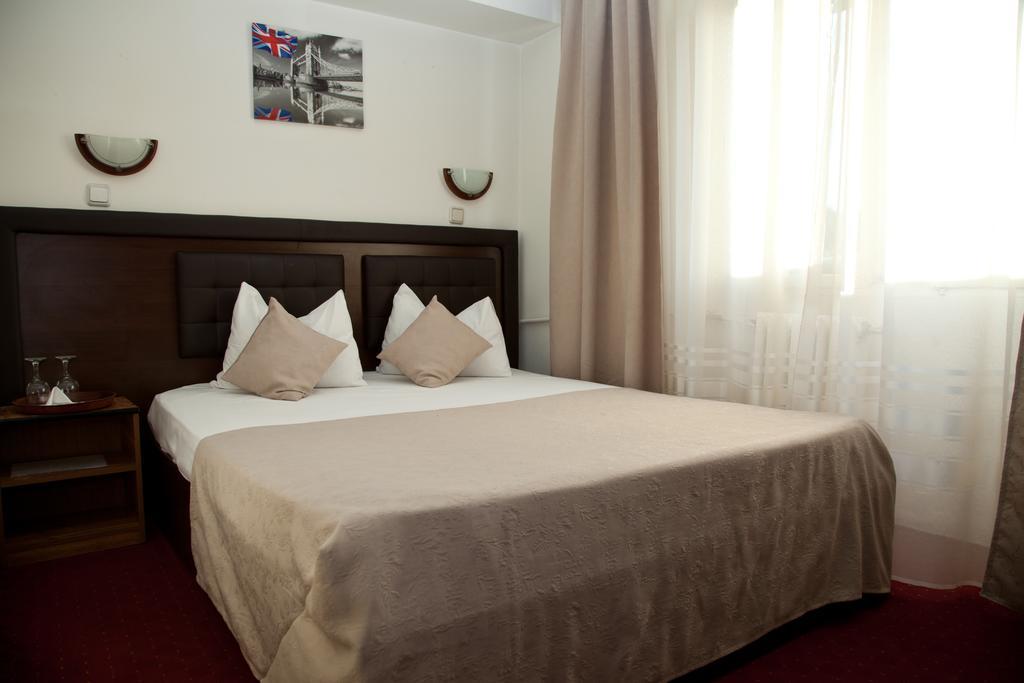 Hotel Metropol Piteşti Rom bilde