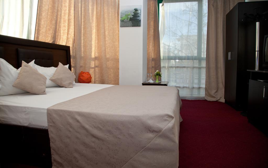Hotel Metropol Piteşti Rom bilde